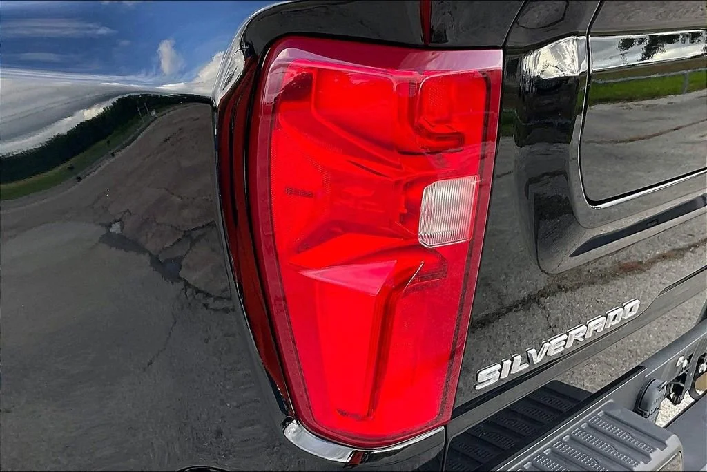 Used 2024 Black Chevrolet High Country DRW image 20