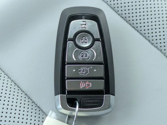 New 2026 White Ford Platinum image 29