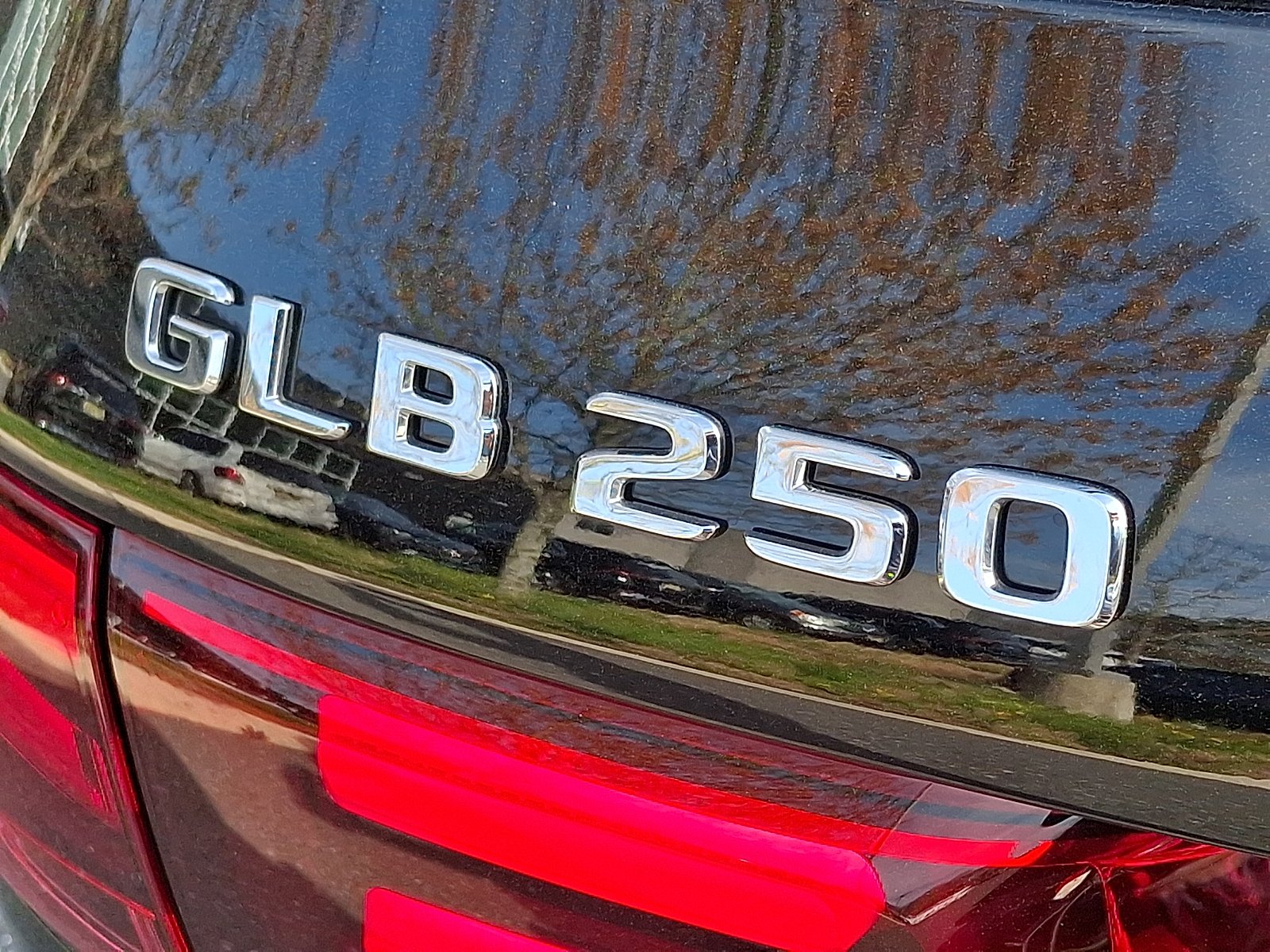 New 2026 Night Black Mercedes-Benz GLB 250 image 18