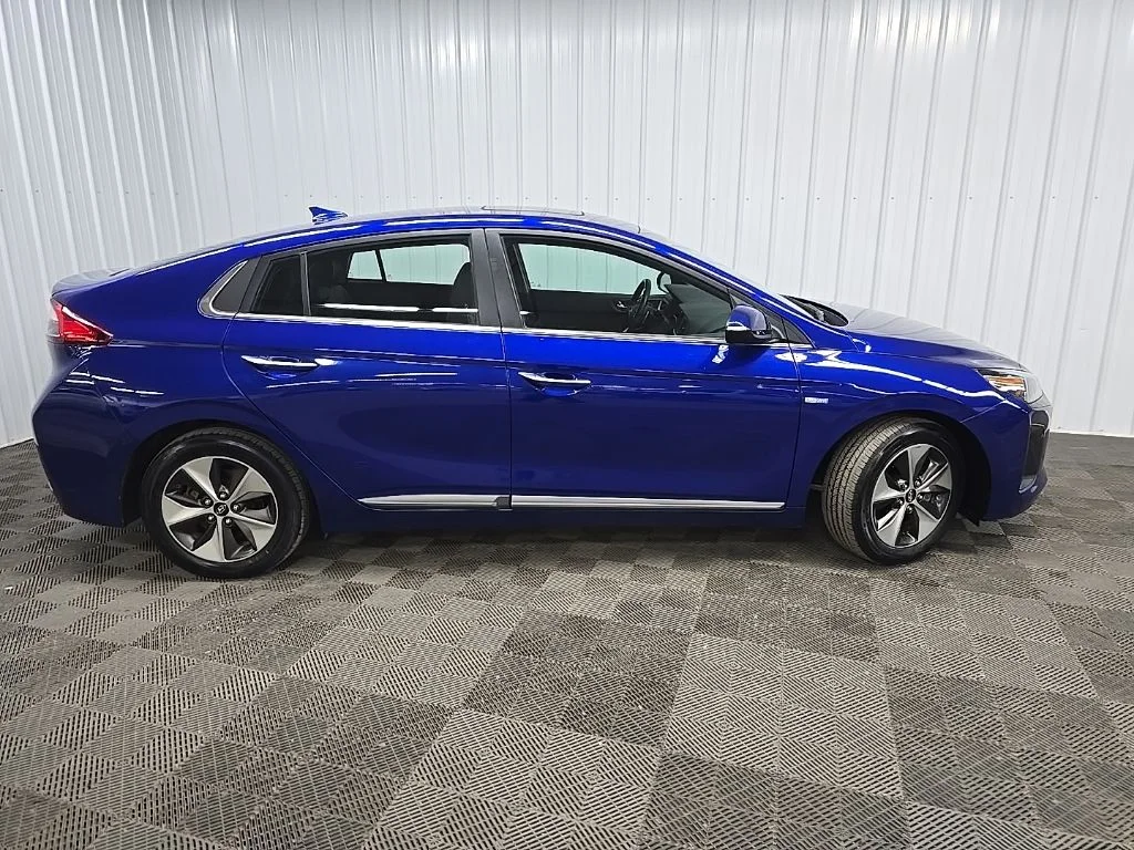Used 2019 Intense Blue Hyundai Limited image 2