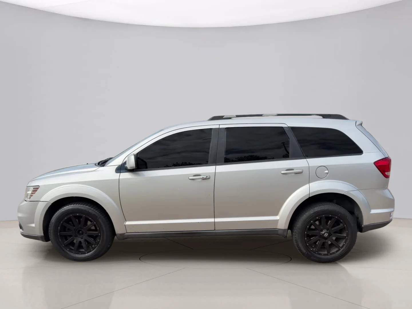 Used 2014 Silver Dodge SXT AWD image 2