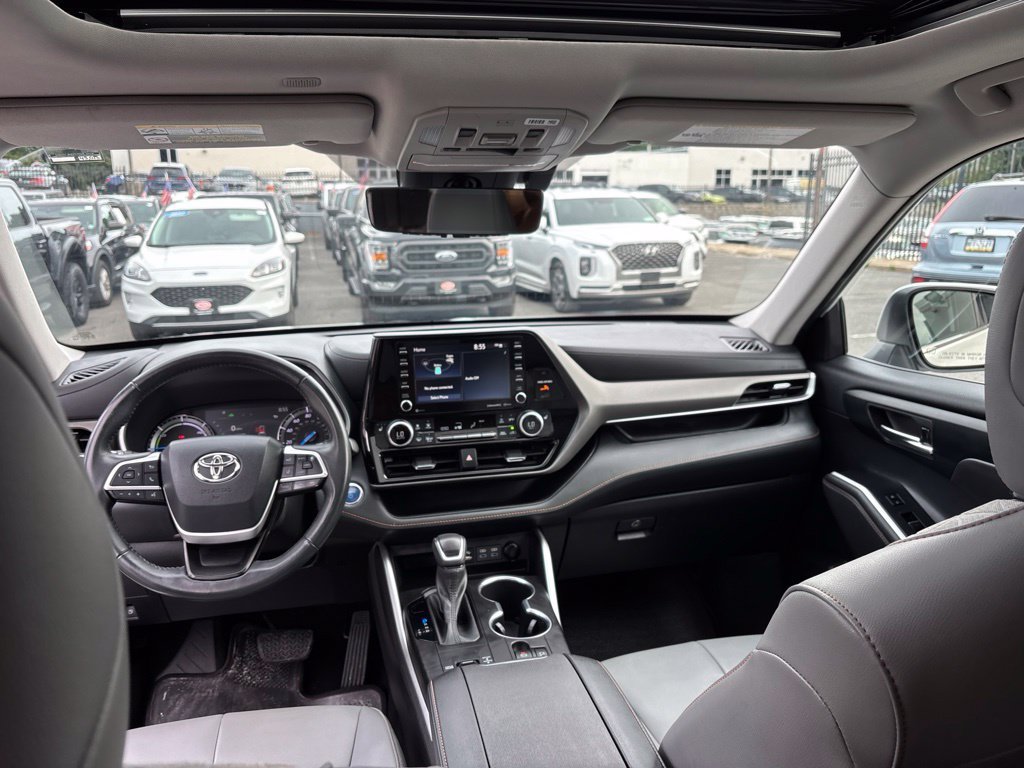 Used 2022 Beige Toyota Bronze Edition image 23