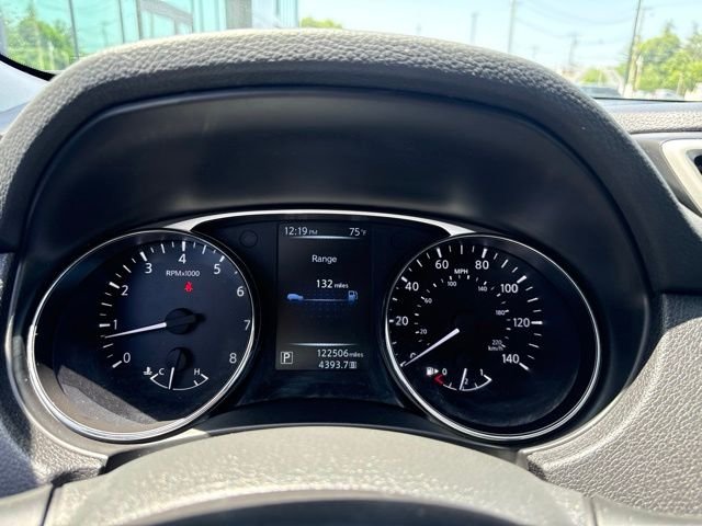 Used 2016 White Nissan S image 20