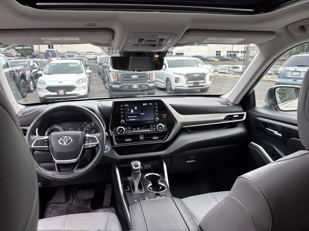 Used 2022 Beige Toyota Bronze Edition image 23