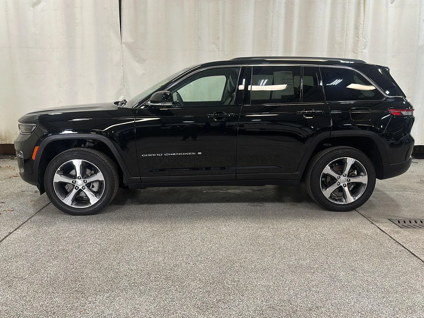 Used 2023 Jeep Grand Cherokee Limited with VIN 1C4RJHBG3PC529593 for sale in Waconia, Minnesota