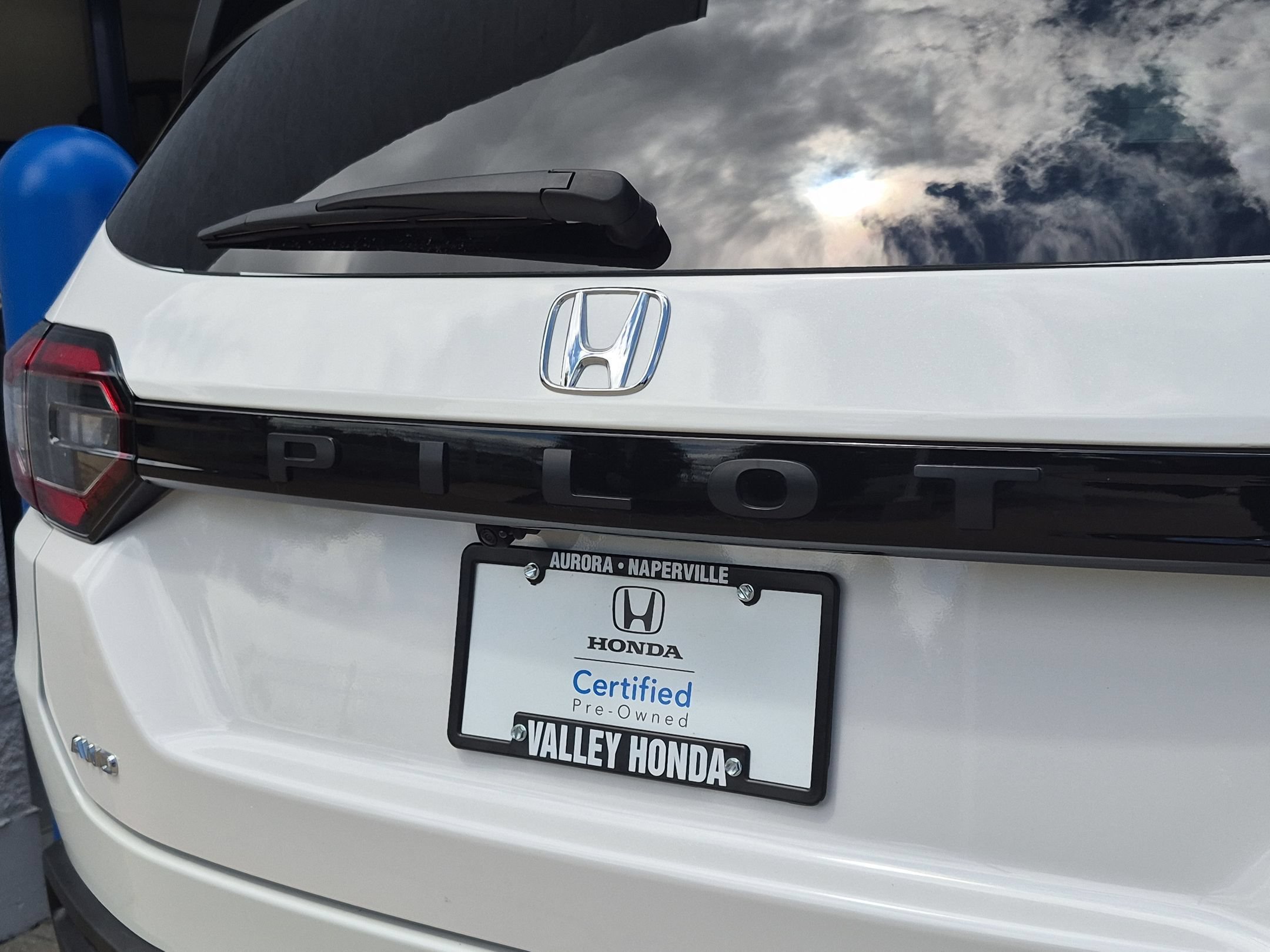 Certified Used 2025 Platinum White Pearl Honda EX-L image 28