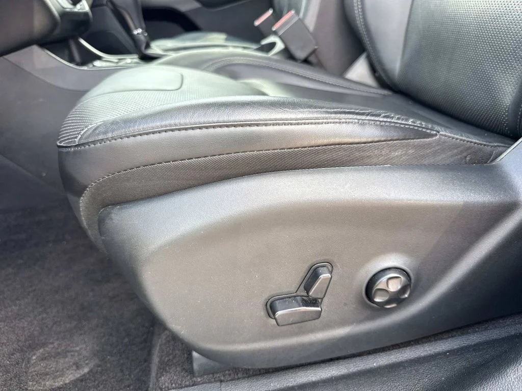 Certified Used 2019 Crystal Metallic Jeep Limited image 21
