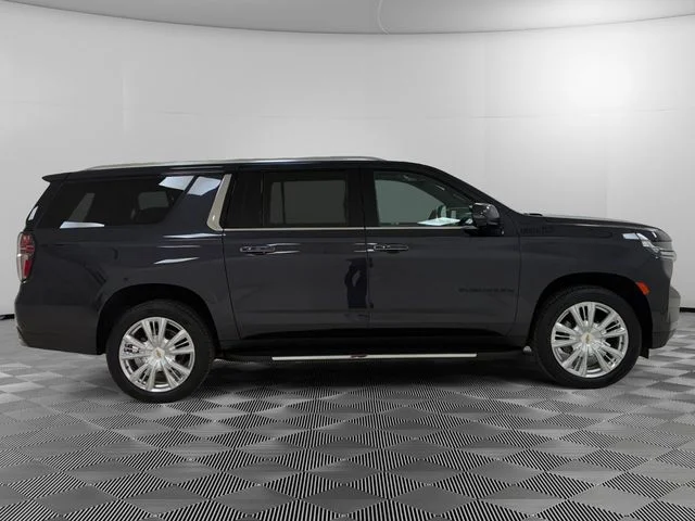 Used 2023 Gray Chevrolet High Country image 6