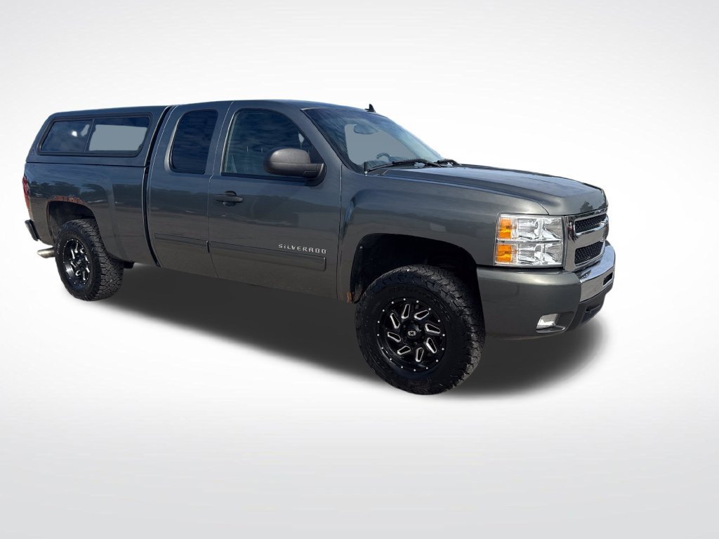 Used 2011 STEEL GREEN METALLIC Chevrolet LT image 8
