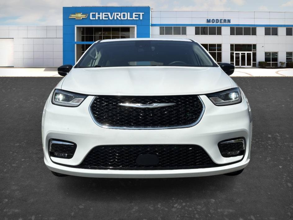 Used 2024 Bright White Clearcoat Chrysler Touring L image 6