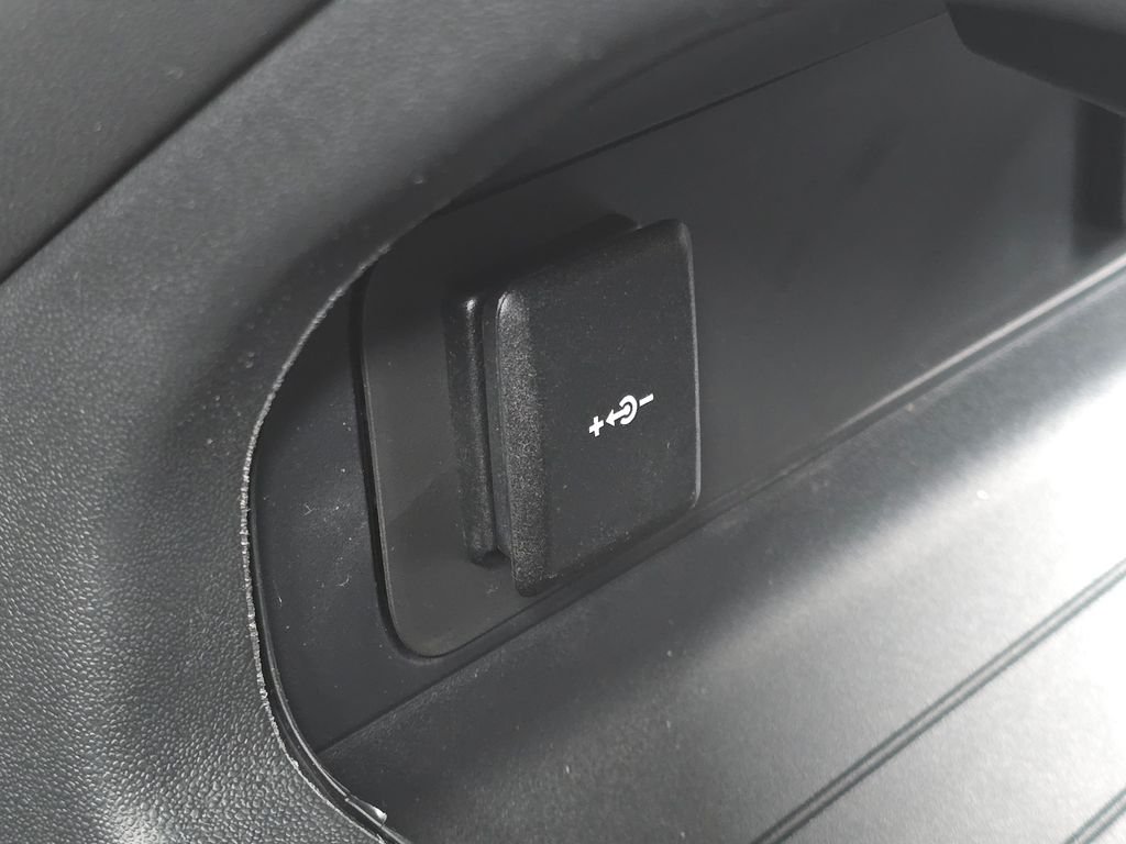 2026 Land Rover Defender X-Dynamic SE - Photo 11