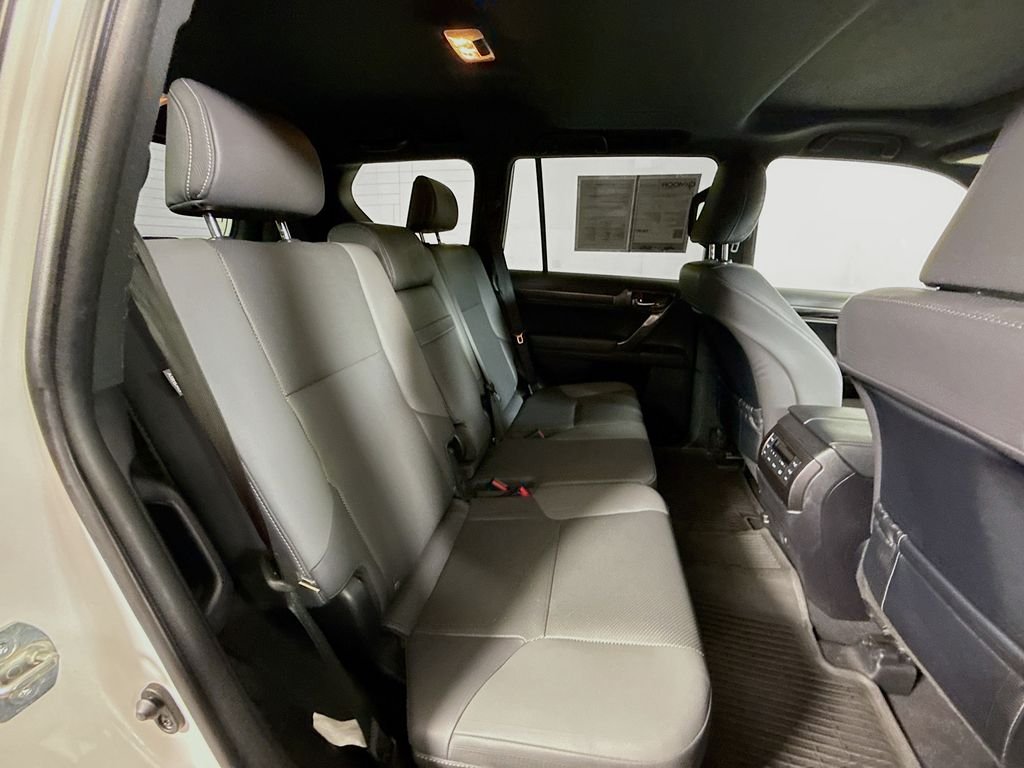 Used 2022 Starfire Pearl Lexus Base image 28