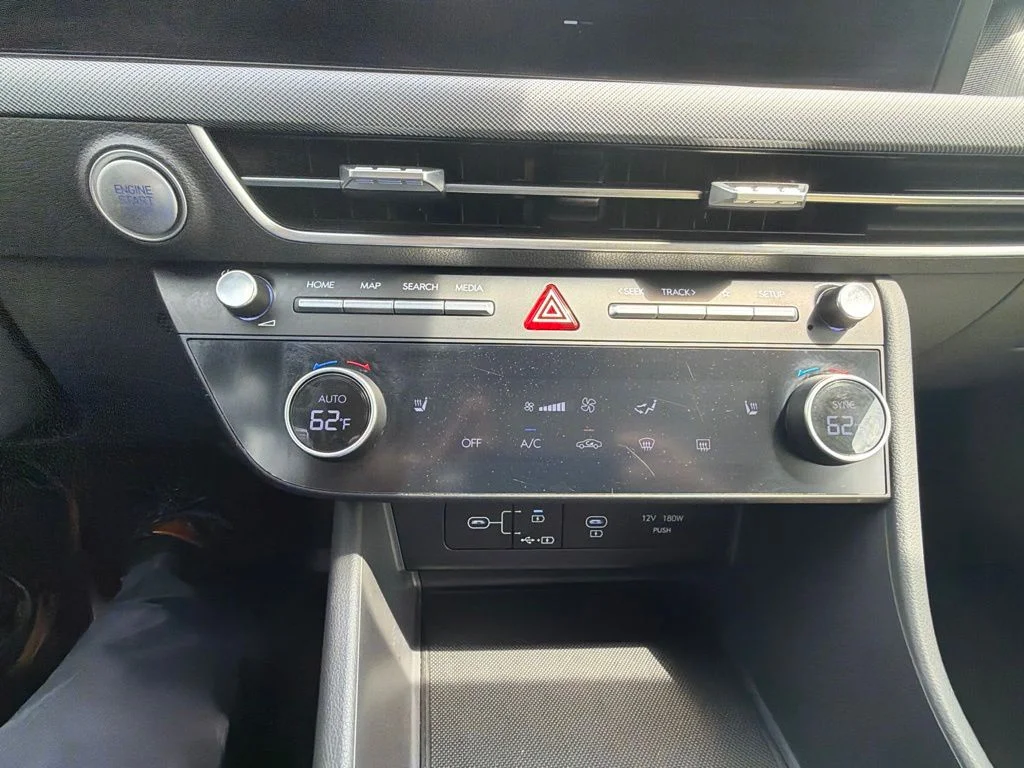 Used 2025 Silver Hyundai SEL image 19