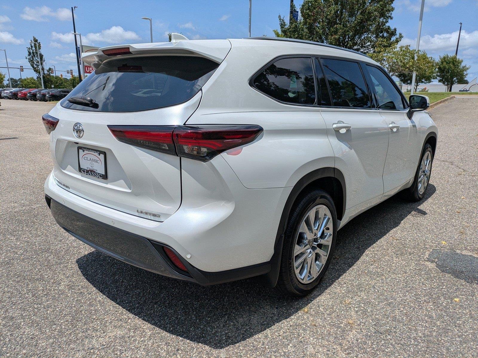 Used 2024 Wind Chill Pearl Toyota Limited image 4