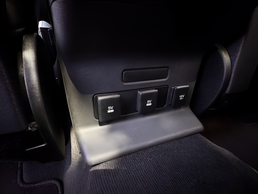 Used 2021 Silver Land Rover R-Dynamic HSE image 21