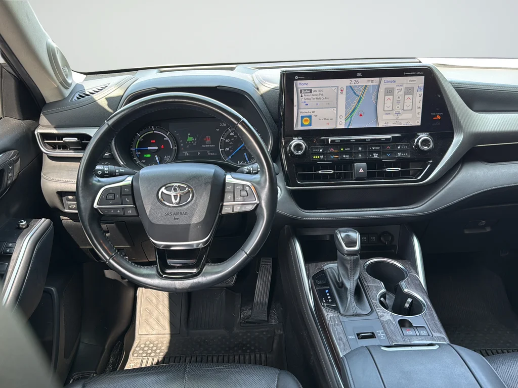 Used 2021 Silver Toyota Platinum image 11