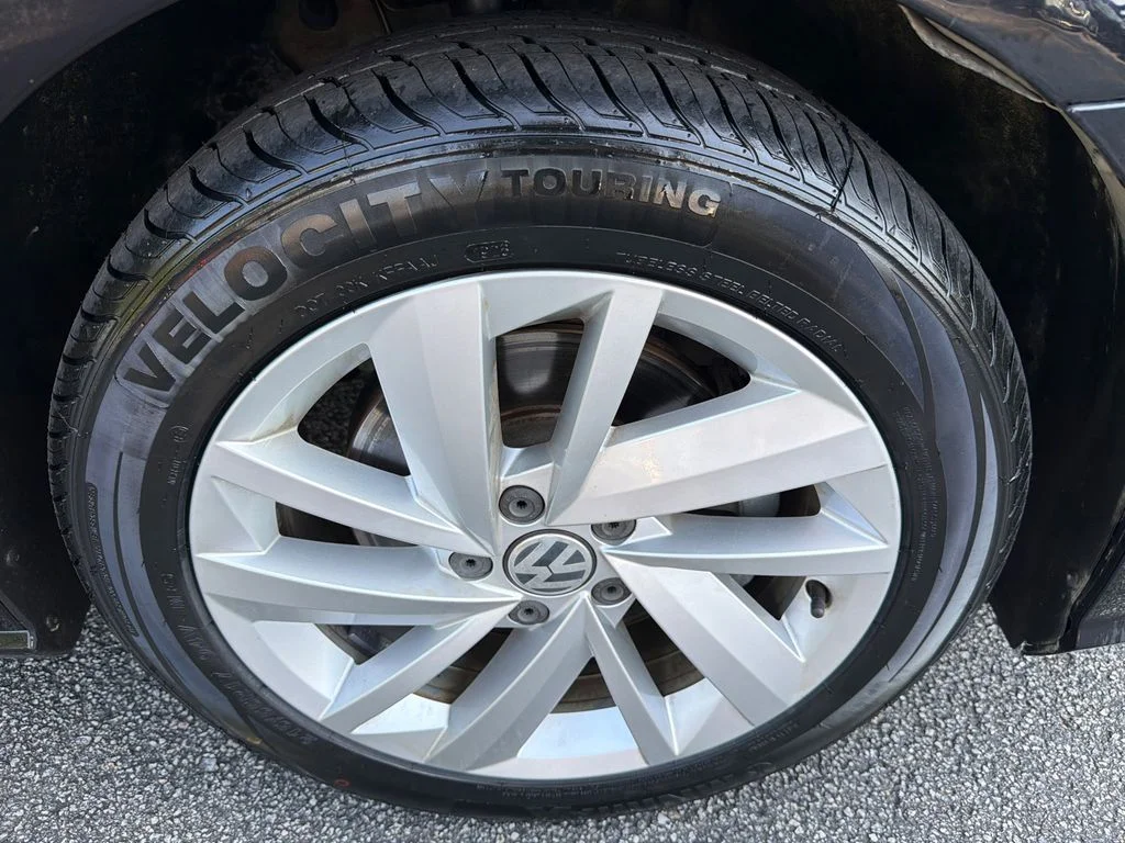 Used 2018 Black Volkswagen 2.0T SE image 12