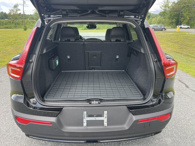 Used 2024 Black Volvo  image 15