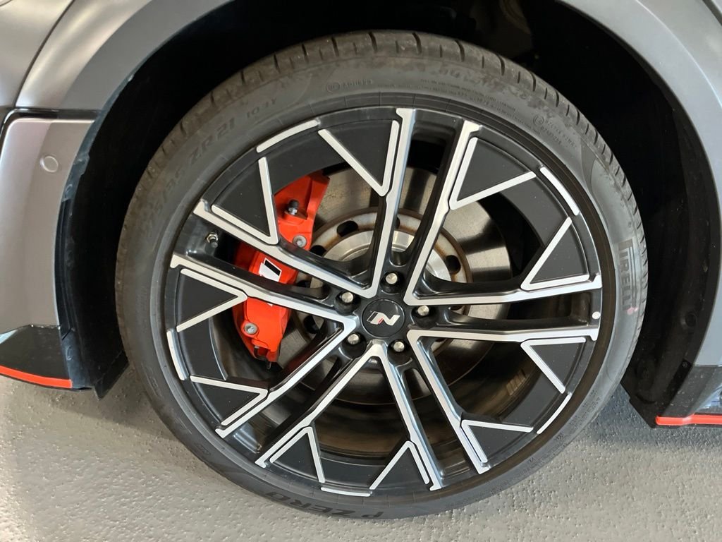 Used 2025 Gray Hyundai Base image 13