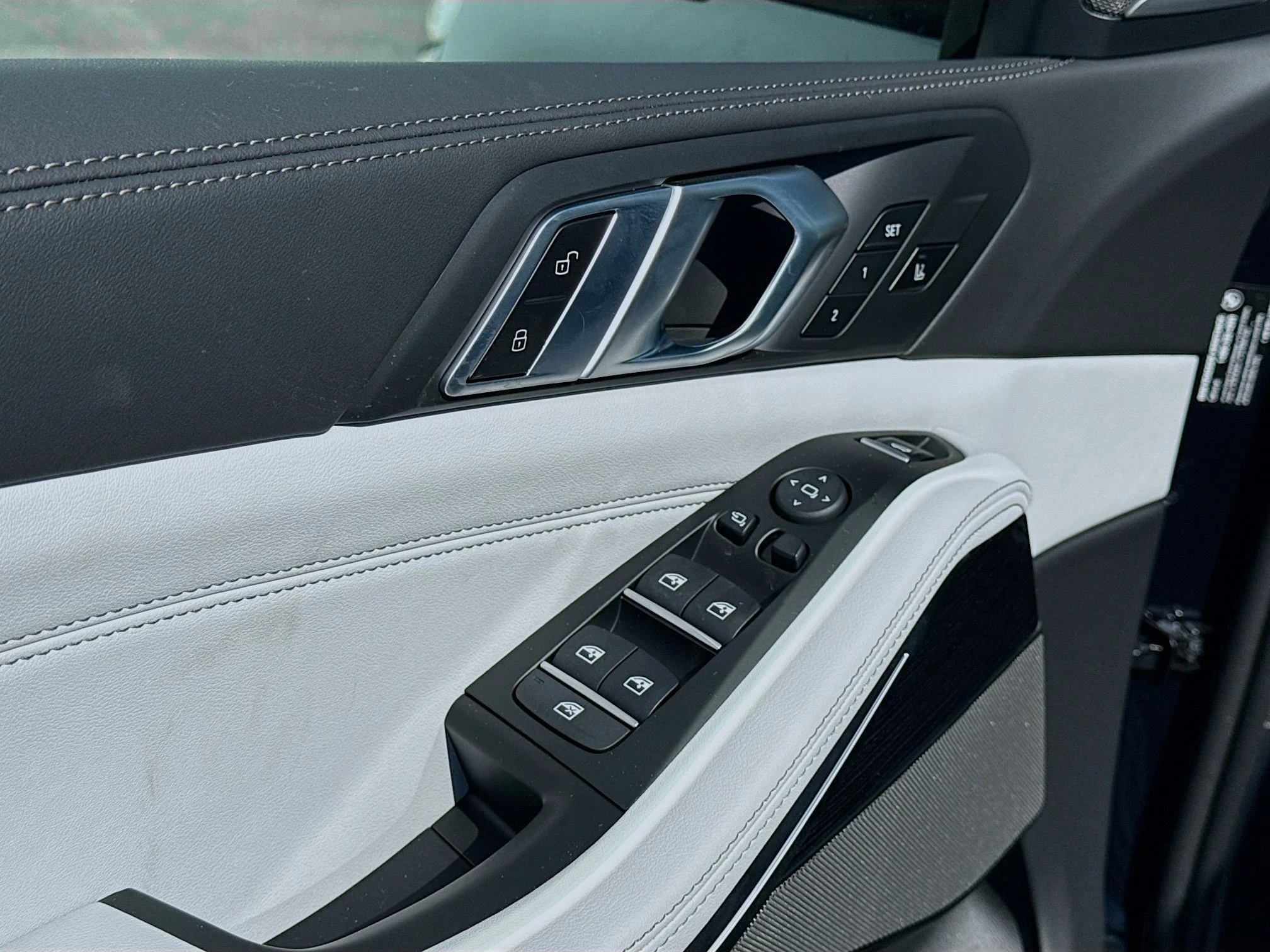 New 2026 Carbon Black Metallic BMW xDrive50e image 23