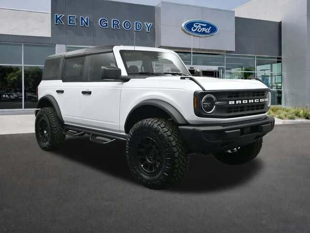 New 2026 Ford Bronco Base 4 Door in Buena Park #MC261082 | Ken