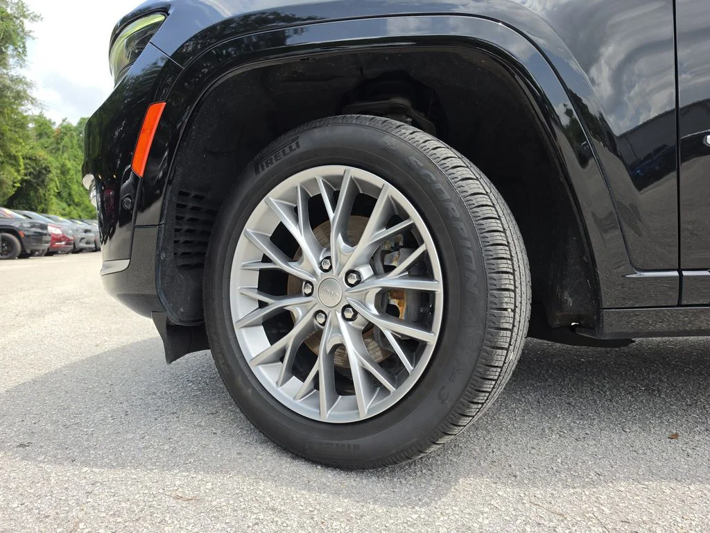 Used 2022 Diamond Black Jeep Summit image 38