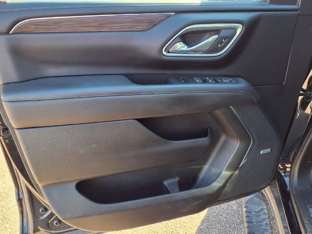 Used 2023 Black Chevrolet Z71 image 15