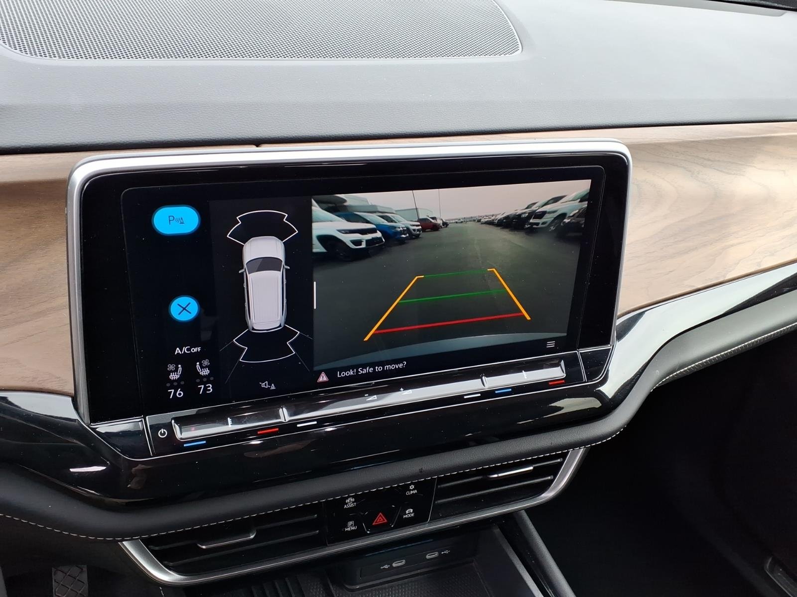 2025 Volkswagen Atlas SE w/Tech - Photo 7