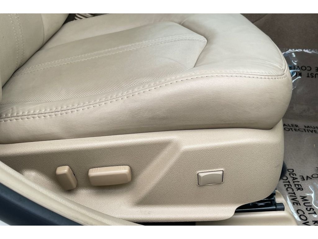 Used 2013 White Diamond Tricoat Cadillac Luxury image 21