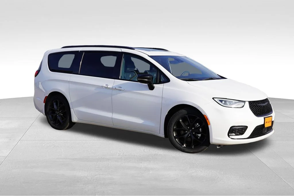Certified Used 2025 White Chrysler Limited image 2