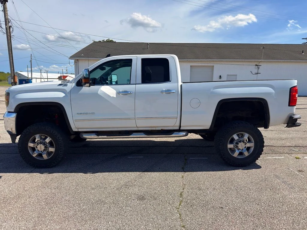 Used 2016 White GMC SLT image 13