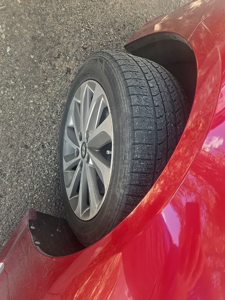 Used 2016 Red Hyundai Sport image 7