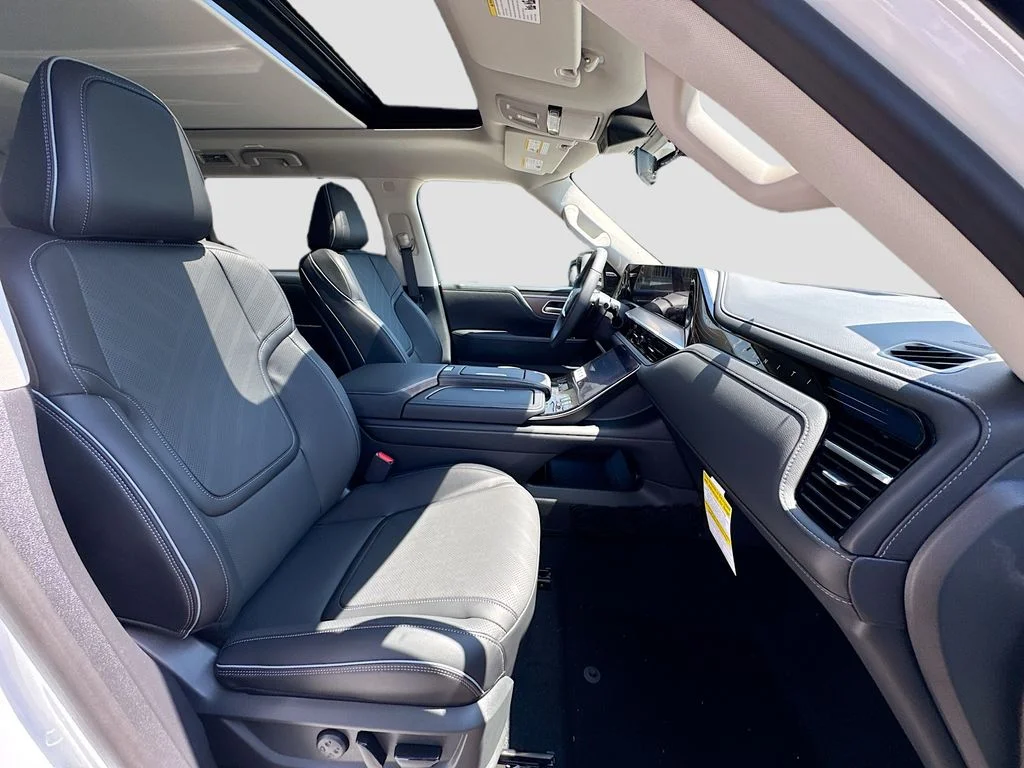 New 2026 RADIANT WHITE INFINITI Luxe 4WD image 31