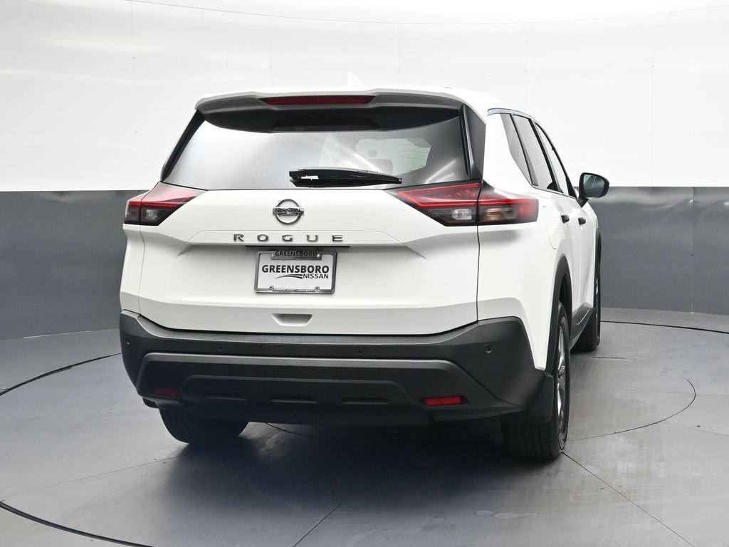 Used 2021 White Nissan S image 7