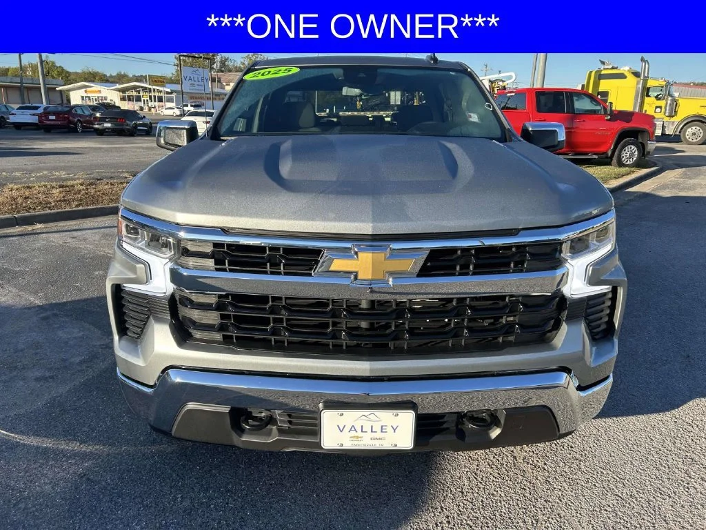 Used 2025 Sterling Gray Metallic Chevrolet LT (2FL) image 9