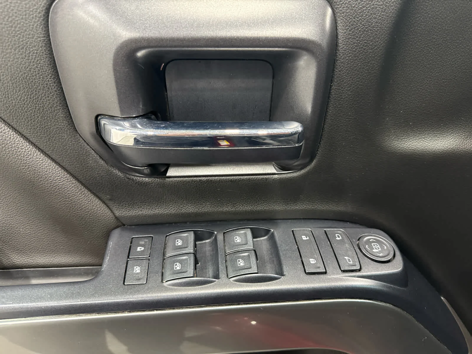Used 2018 CAJUN RED TINTCOAT Chevrolet LT image 14