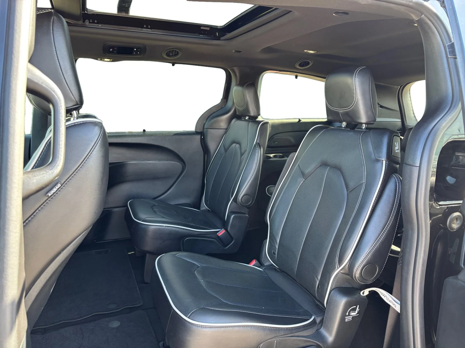 Used 2025 Bright White Chrysler Limited image 16