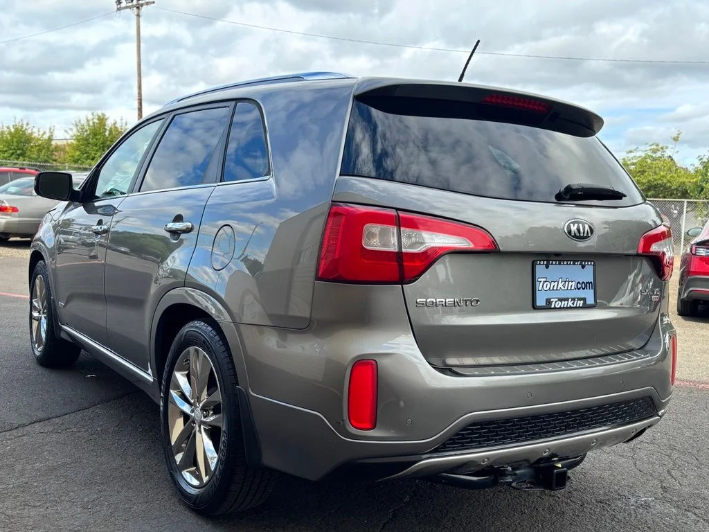 Used 2014 Titanium Silver Kia Limited V6 image 9