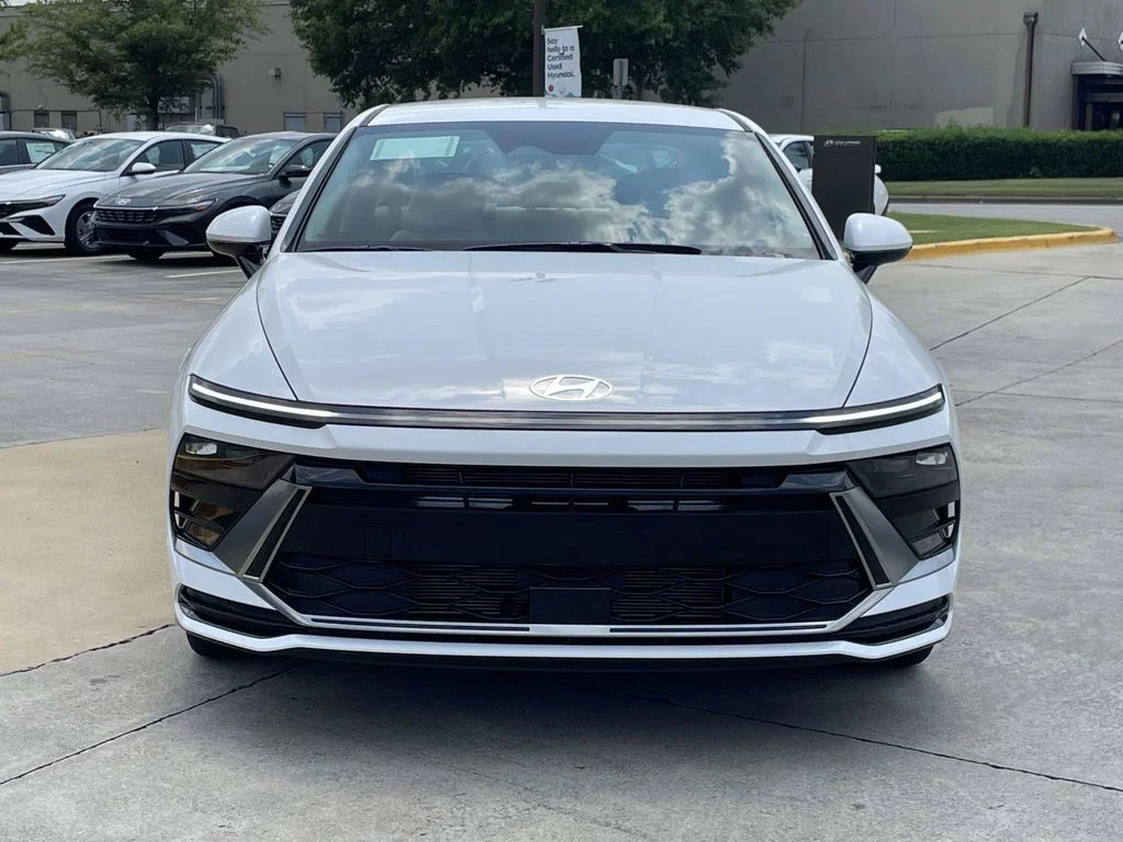 New 2026 White Hyundai SE image 8