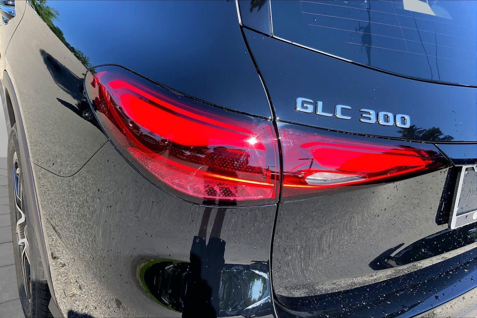 New 2026 Black Mercedes-Benz GLC 300 image 18