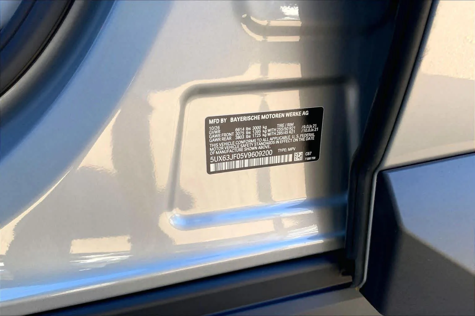 New 2027 Space Silver Metallic BMW 40 xDrive image 18
