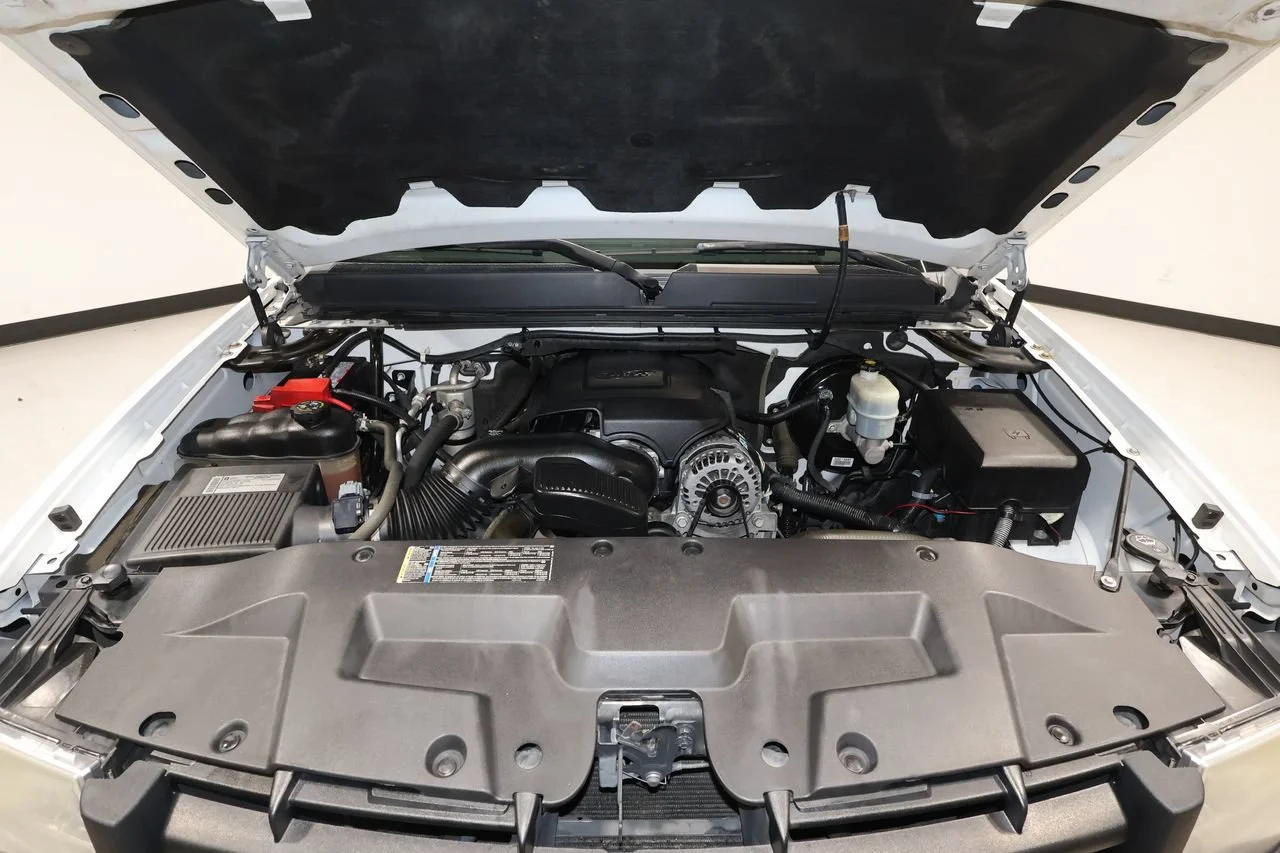 Used 2010 SUMMIT WHITE GMC Work Truck image 15