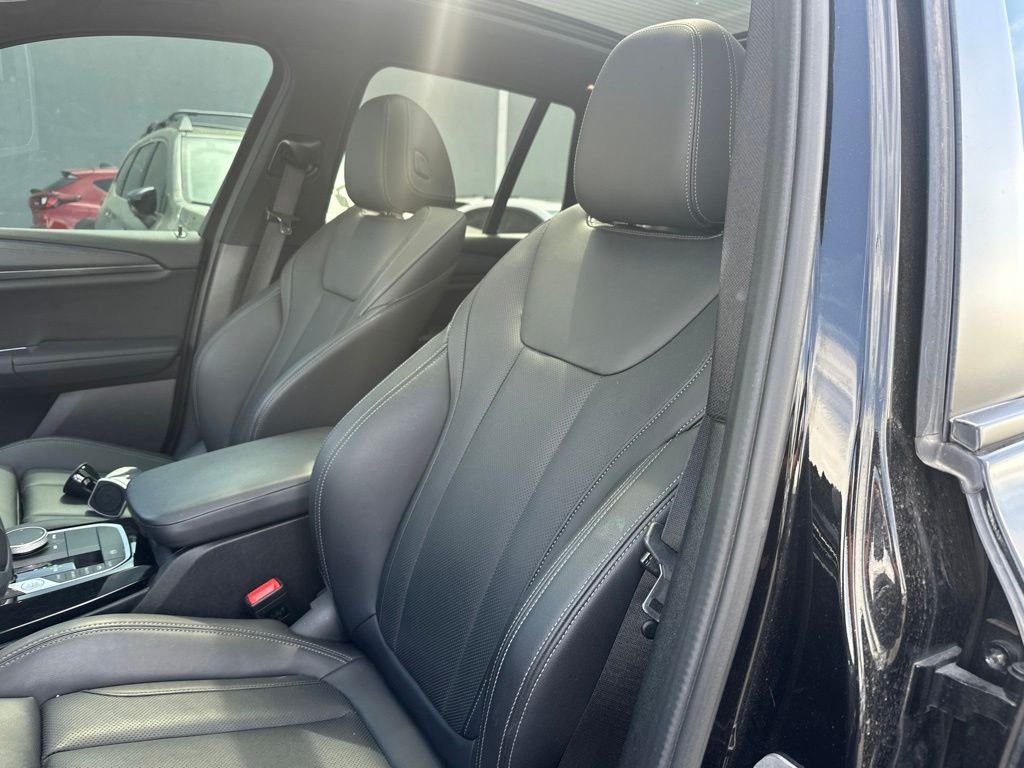 Used 2022 Black BMW xDrive30i image 16
