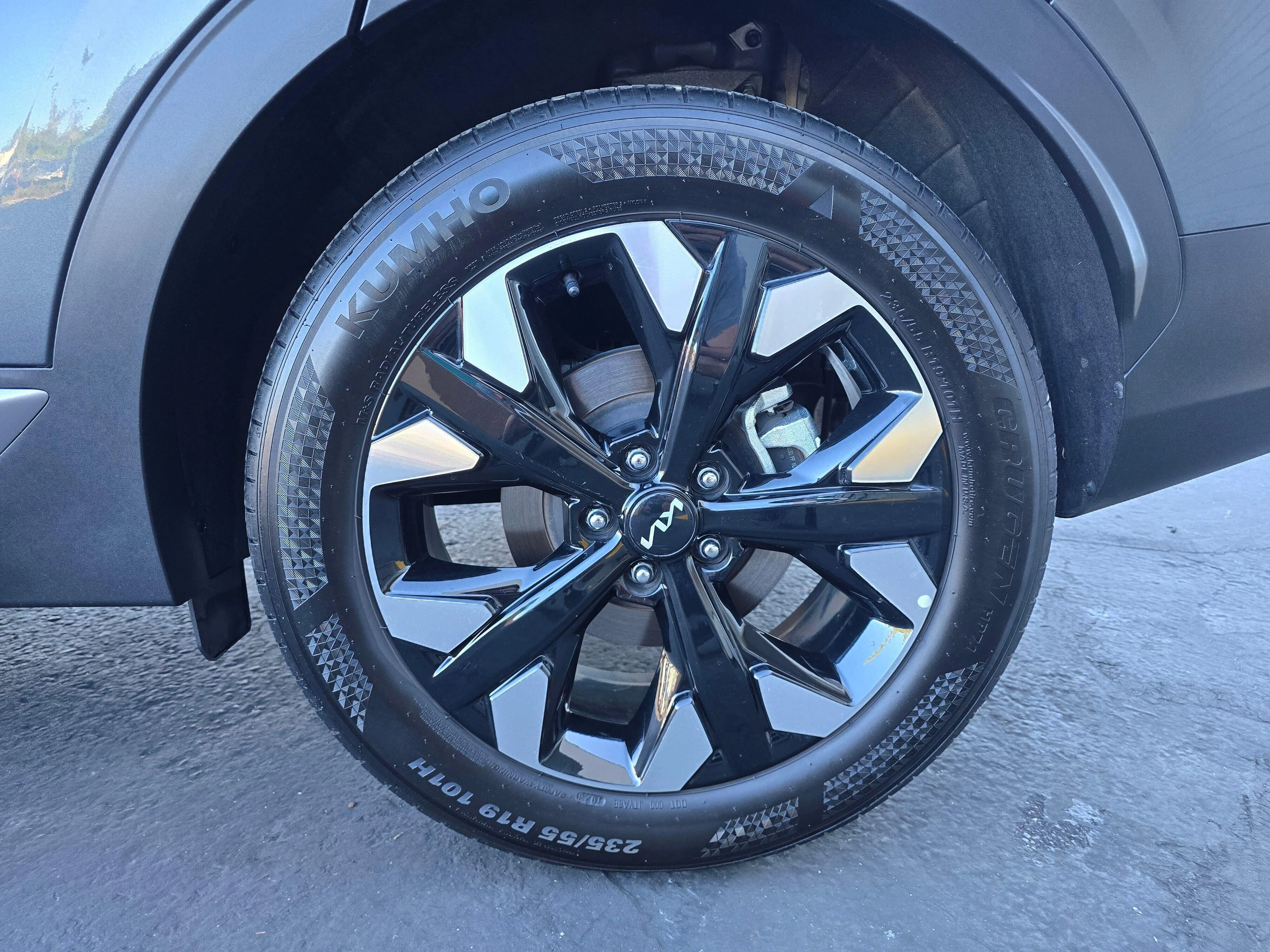 Used 2024 Gray Kia X-Line image 6