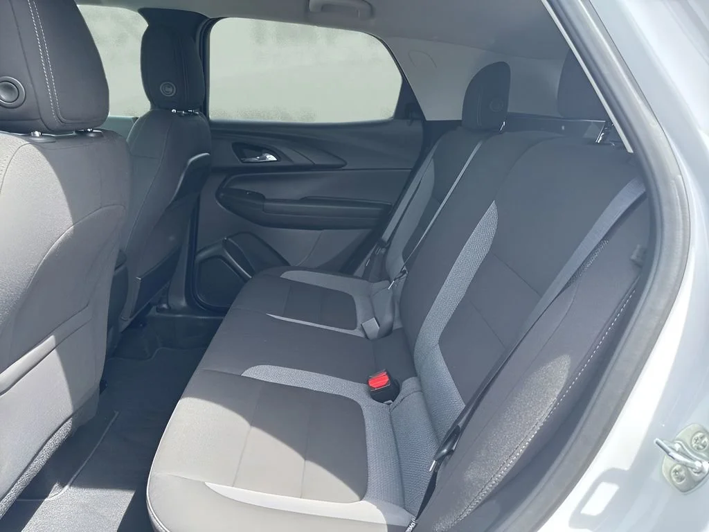 Used 2025 Summit White Chevrolet LT image 12