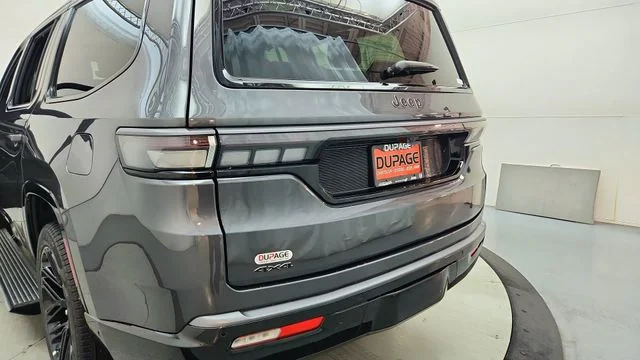 New 2026 Baltic-Gray Metallic Clear-Coat Exterior Paint Jeep Limited Reserve image 17