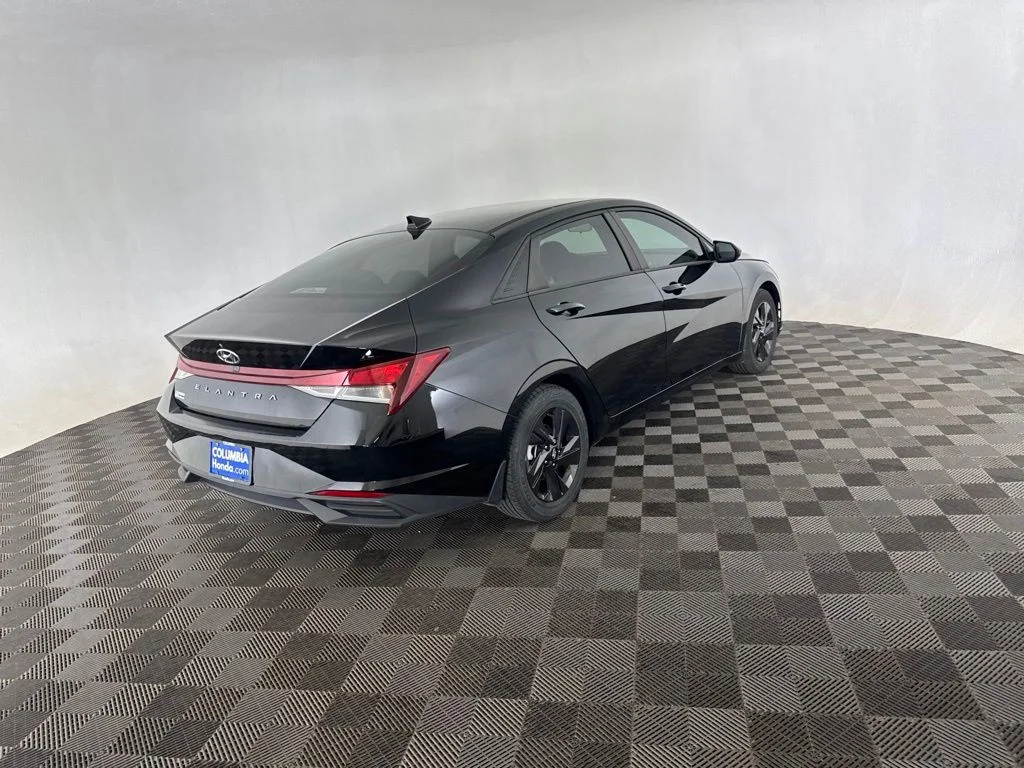 Used 2022 Black Hyundai SEL image 5