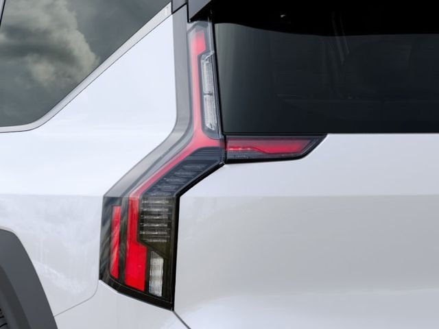 New 2026 Glacial White Kia Wind AWD image 11