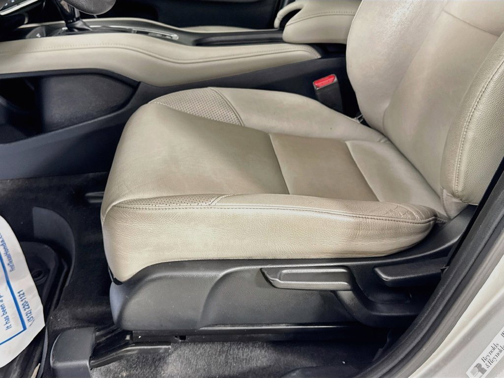 Used 2016 Silver Honda EX-L image 24