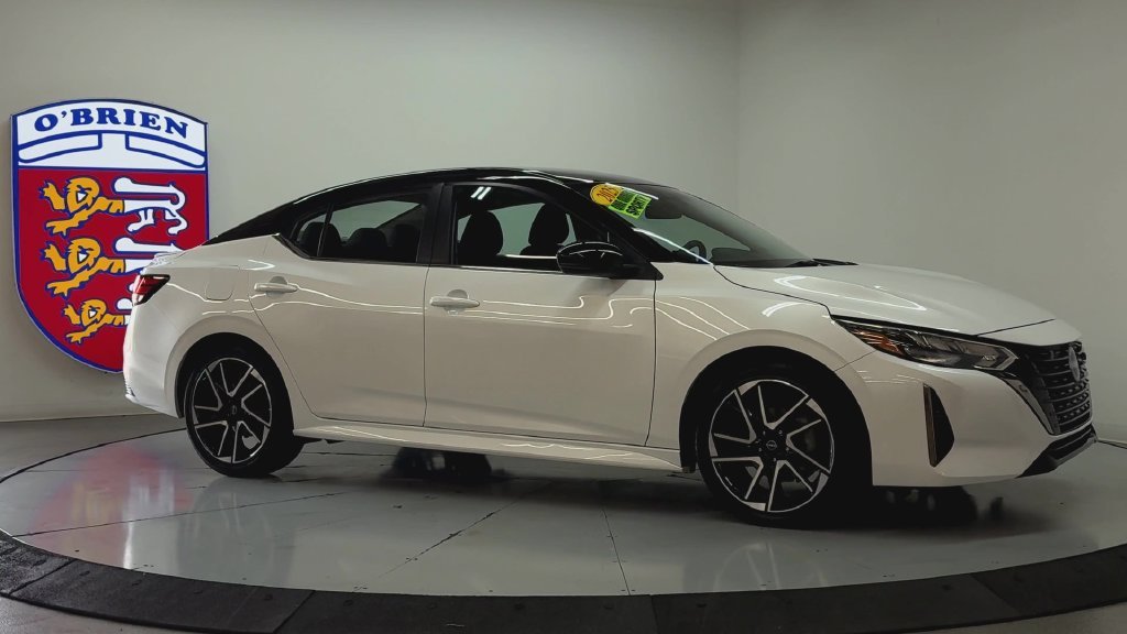 Used 2025 Aspen White Nissan SR image 3
